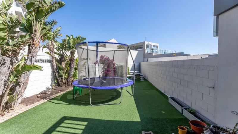 3 Bedroom Property for Sale in Bloubergrant Western Cape